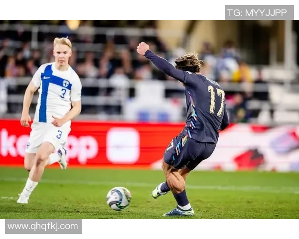 世界杯预选赛英格兰格拉利什突破制造任意球